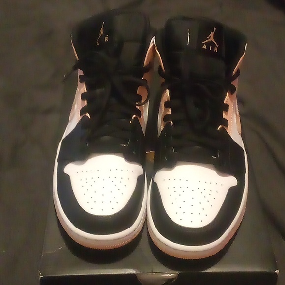 Men's size 10 Artic Orange Retro Jordan 1s - Picture 2 of 7